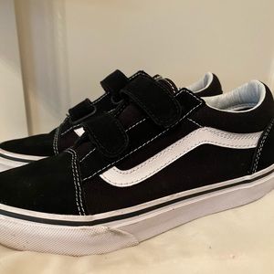 Make me an offer size 2.5 kids Vans, worn 2 times